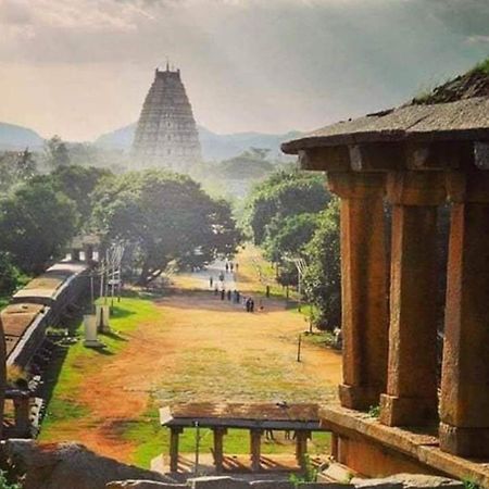 Om Shanti Om Home Stay & Cafe Hampi Exterior photo