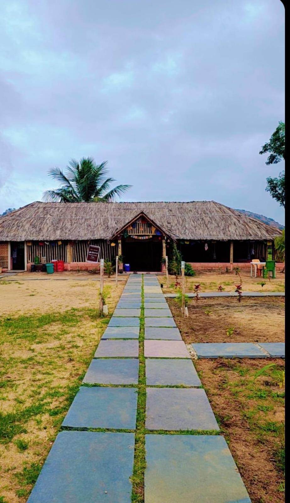 Om Shanti Om Home Stay & Cafe Hampi Exterior photo