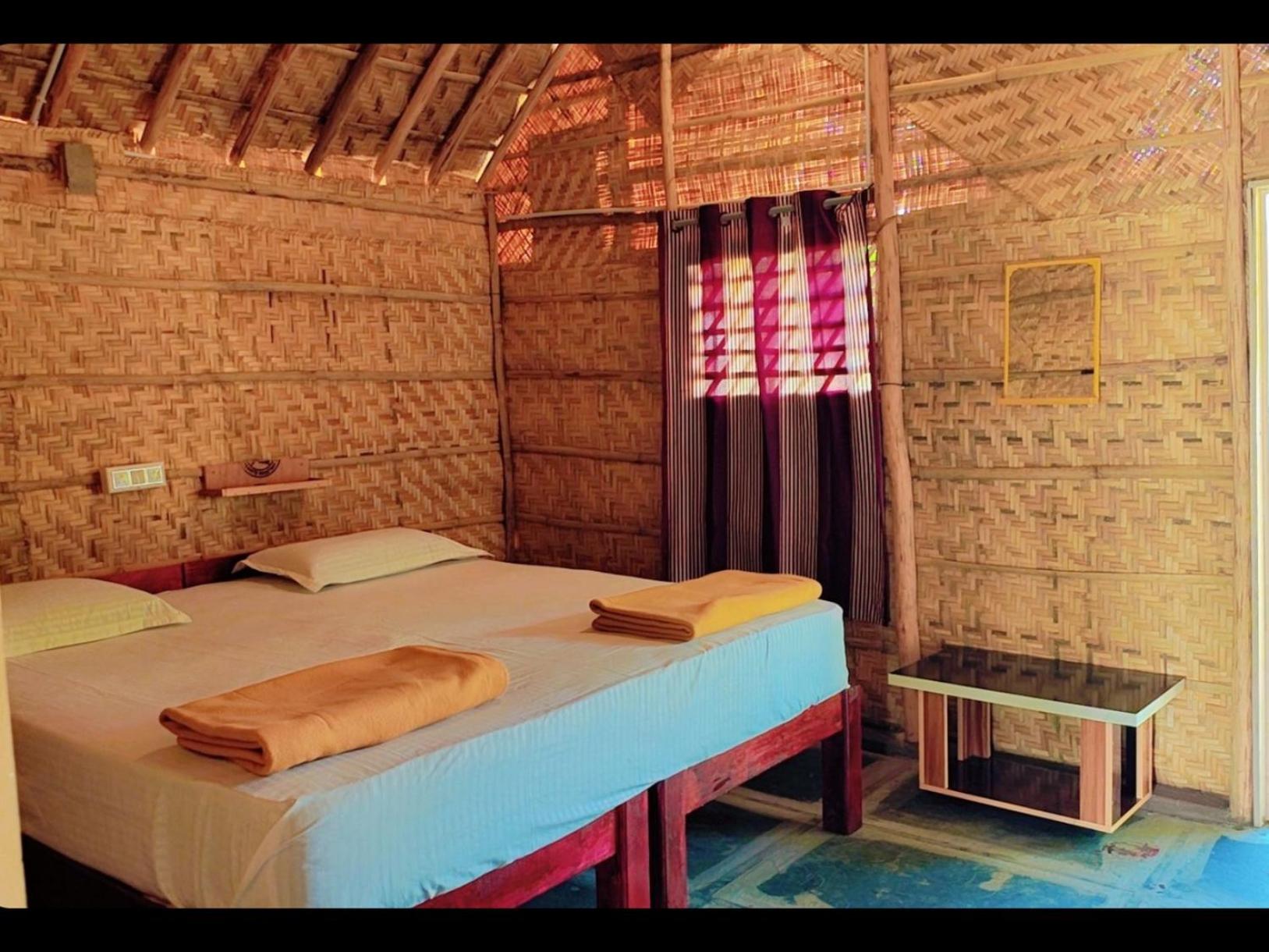 Om Shanti Om Home Stay & Cafe Hampi Exterior photo