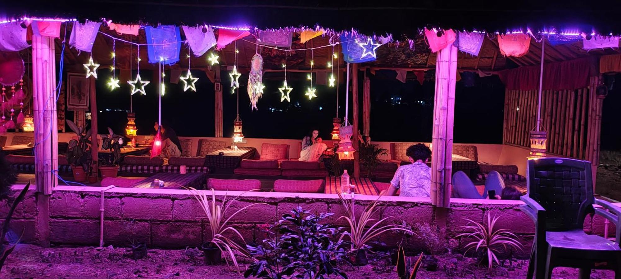 Om Shanti Om Home Stay & Cafe Hampi Exterior photo