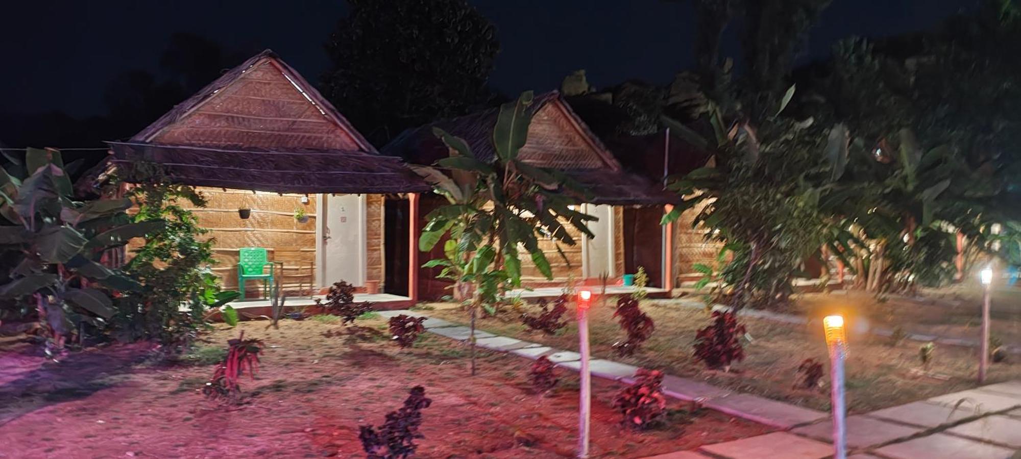 Om Shanti Om Home Stay & Cafe Hampi Exterior photo